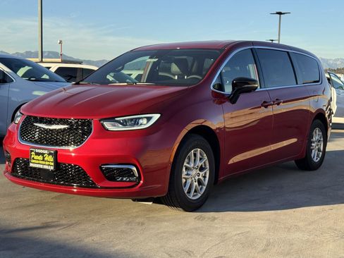 New 2026 Chrysler Pacifica Select image 3