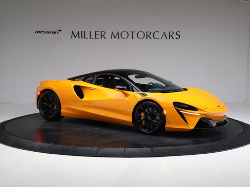 Used 2024 McLaren Artura RWD image 13