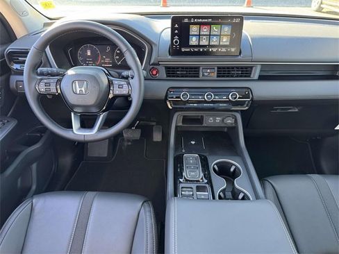 New 2025 Honda Pilot Touring image 11