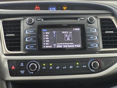 Used 2019 Toyota Highlander LE FWD image 17