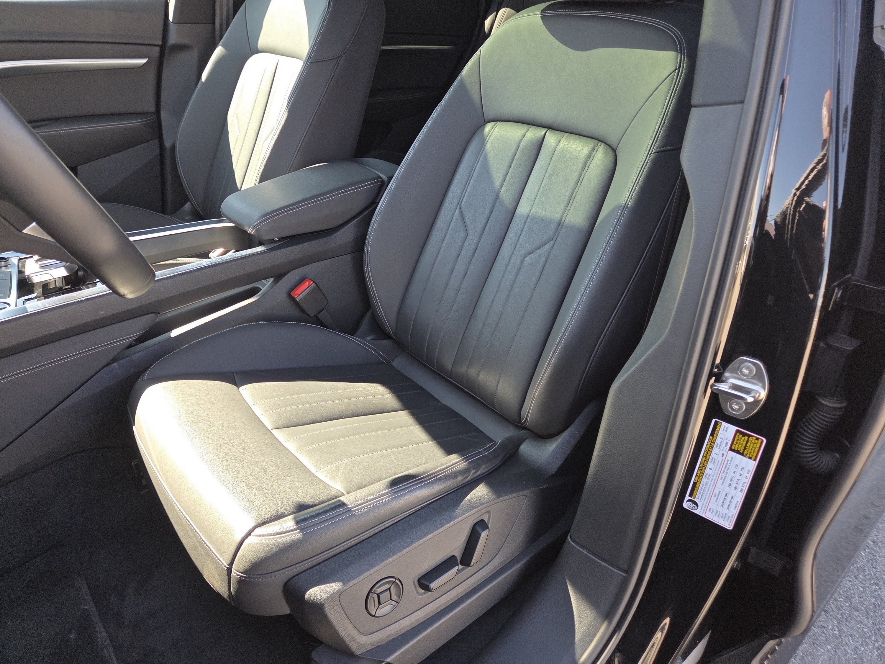 Used 2024 Audi Q8 e-tron Premium AWD/4WD image 6