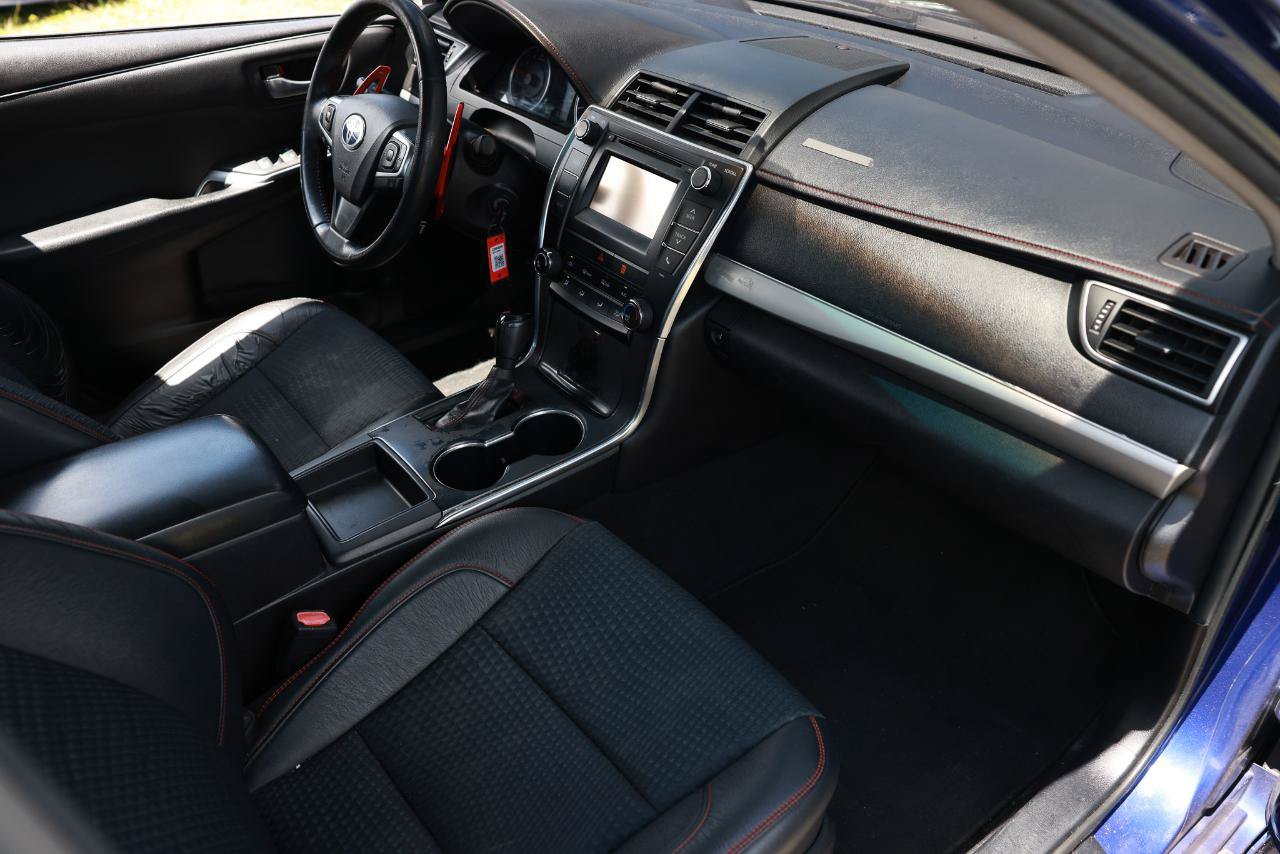Used 2015 Toyota Camry SE FWD image 18