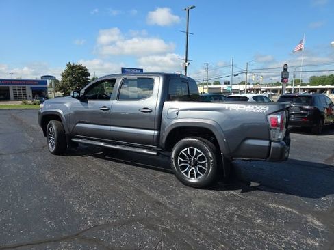 Used 2021 Toyota Tacoma TRD Sport AWD/4WD image 4