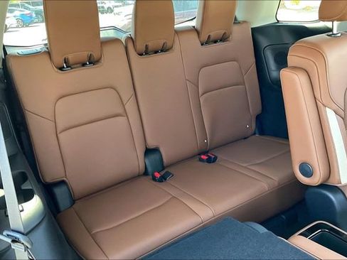 New 2026 Nissan Pathfinder Platinum FWD image 14