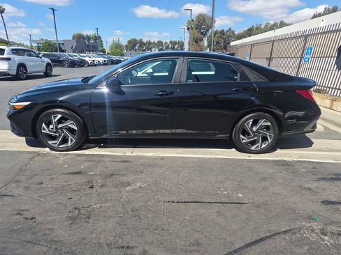 Used 2025 Hyundai Elantra SEL image 4