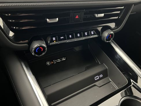 Used 2025 Chevrolet Suburban LT w/ Comfort Package image 32