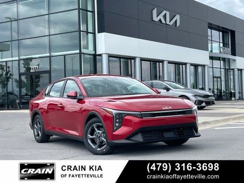 New 2025 Kia K4 LXS image 1