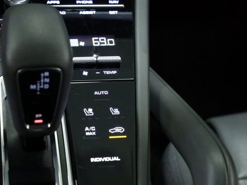 Used 2022 Porsche Cayenne Platinum Edition image 26