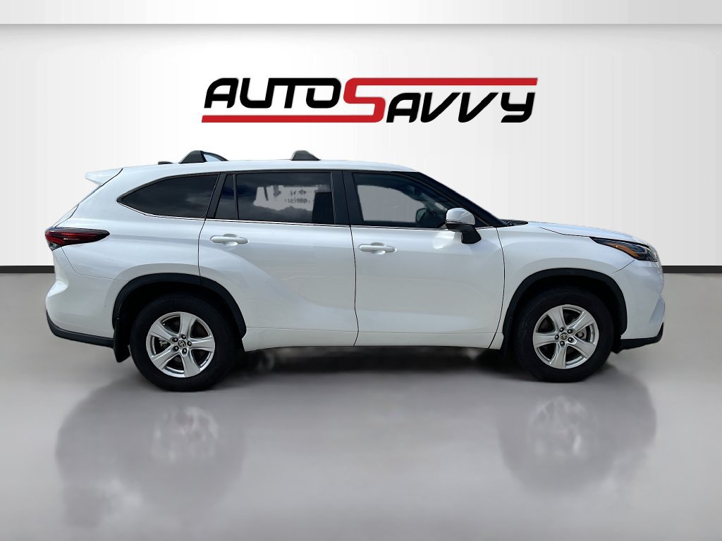 Used 2024 Toyota Highlander LE FWD image 8