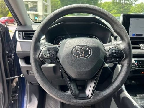 Used 2025 Toyota RAV4 XLE FWD image 21