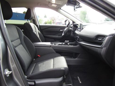 Used 2025 Nissan Rogue SV AWD/4WD image 24