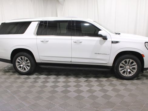 Used 2021 GMC Yukon XL Denali AWD/4WD image 28