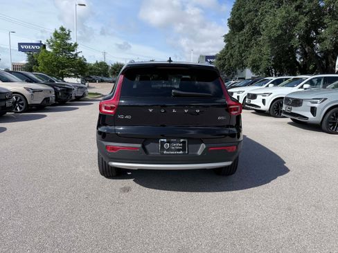 Certified 2025 Volvo XC40 B5 Core AWD/4WD image 5