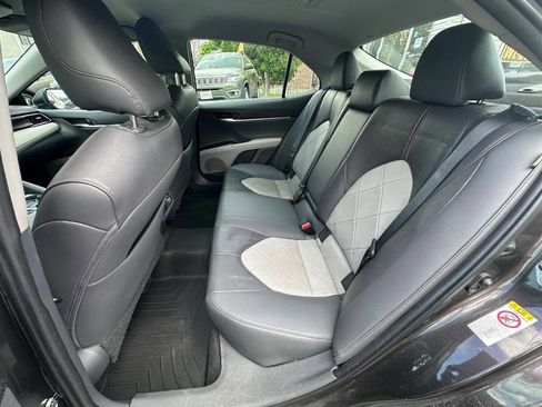 Used 2019 Toyota Camry XLE w/ Carpet Mat Package FWD image 12