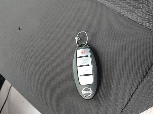 Used 2021 Nissan Versa SV image 32