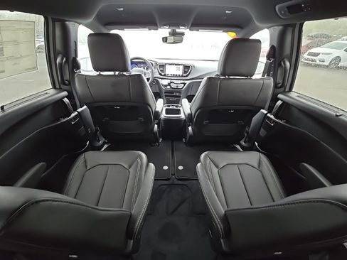 New 2026 Chrysler Pacifica Select image 20