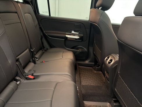 Used 2026 Mercedes-Benz GLB 250 image 27