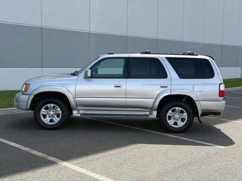 Used 2001 Toyota 4Runner SR5 AWD/4WD image 8