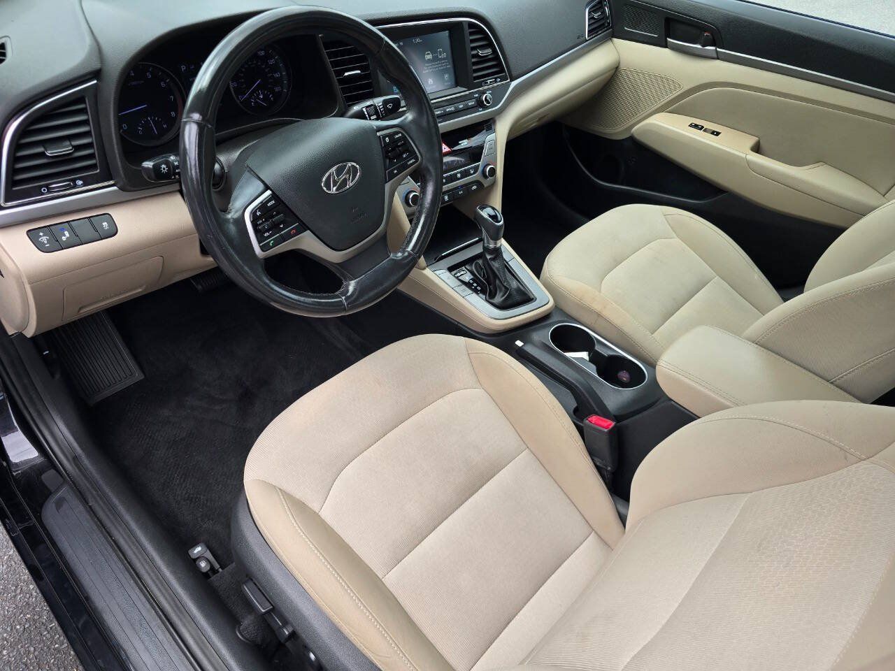 Used 2017 Hyundai Elantra Value Edition w/ Cargo Package FWD image 12