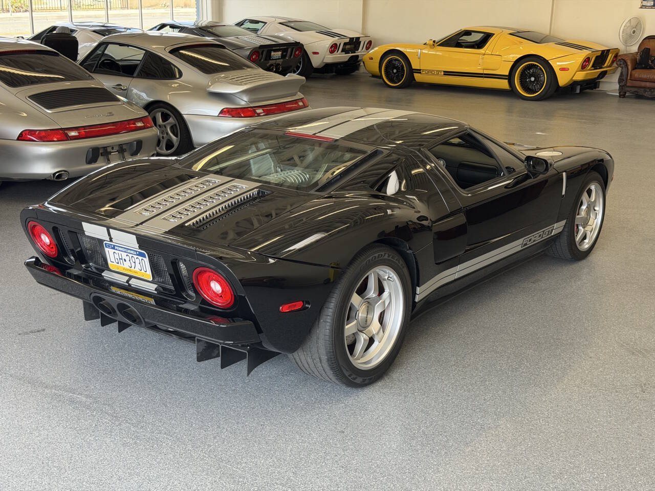 Used 2005 Ford GT RWD image 22