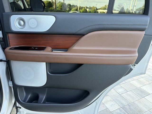 Used 2022 Lincoln Navigator Reserve AWD/4WD image 23