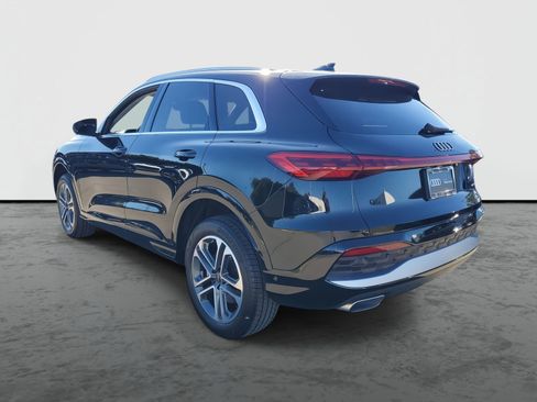 Used 2025 Audi Q5 Premium w/ Convenience Package image 3