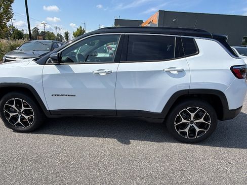 Used 2025 Jeep Compass Limited AWD/4WD image 11