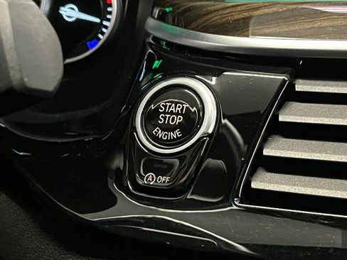 Used 2019 BMW M550i xDrive AWD/4WD image 16