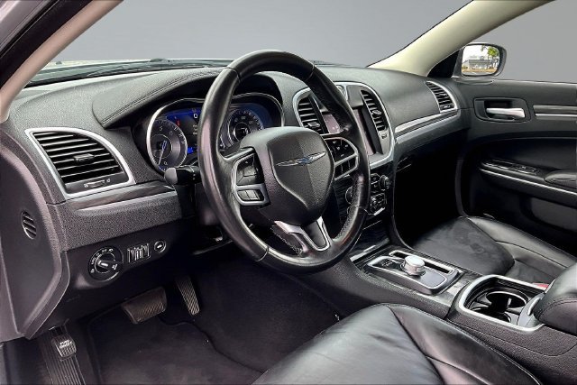 Used 2021 Chrysler 300 Touring L RWD image 17