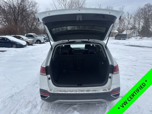 Used 2023 Volkswagen Taos SE w/ Panoramic Sunroof Package image 10