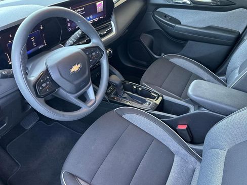 Used 2025 Chevrolet TrailBlazer LT FWD image 4