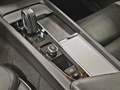 Used 2022 Volvo XC60 B5 R-Design w/ Advanced Package image 45