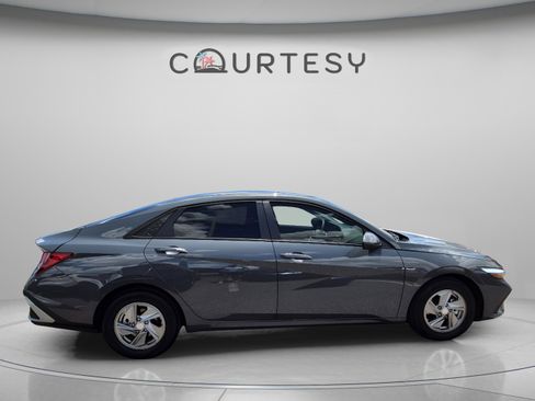 Certified 2026 Hyundai Elantra SE FWD image 6