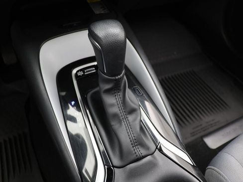 Used 2024 Toyota Corolla SE w/ SE Package image 19