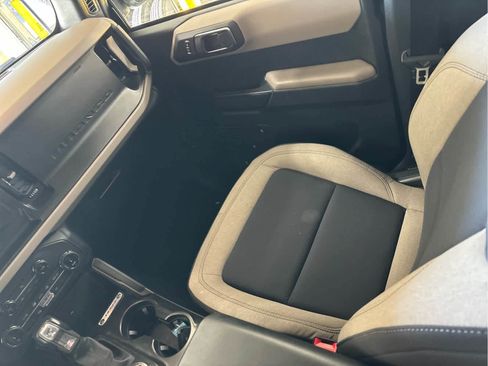 Used 2022 Ford Bronco Big Bend w/ Sasquatch Package image 9