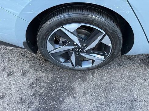 Used 2022 Hyundai Elantra Limited image 46