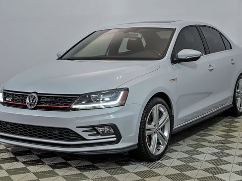 Used 2017 Volkswagen Jetta GLI FWD image 5