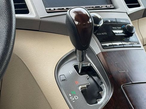 Used 2013 Toyota Venza LE FWD image 23
