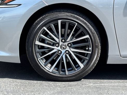 Used 2025 Lexus ES 300h w/ Premium Package FWD image 36