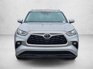 Used 2021 Toyota Highlander XLE video 2