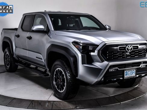 Used 2025 Toyota Tacoma TRD Off-Road image 1
