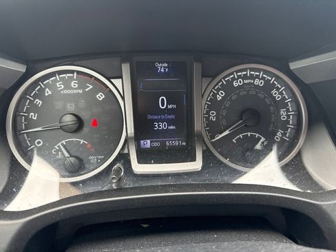 Used 2017 Toyota Tacoma Limited w/ Tow Package AWD/4WD image 12