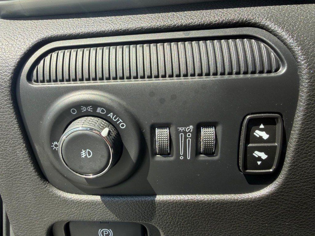 Used 2024 Jeep Wagoneer Series II w/ Flexible Seating Group RWD image 33