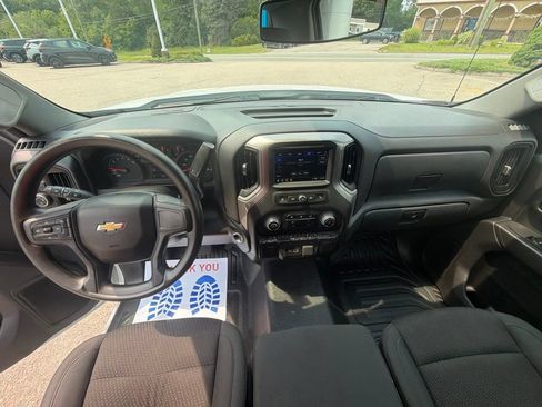 Certified 2025 Chevrolet Silverado 1500 W/T RWD image 17