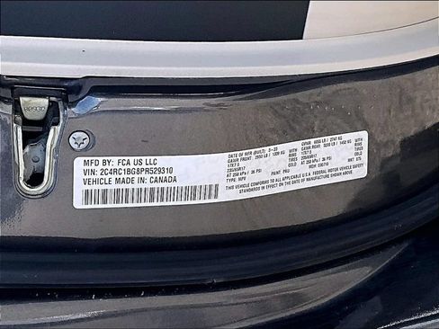 Used 2023 Chrysler Pacifica Touring-L FWD image 22