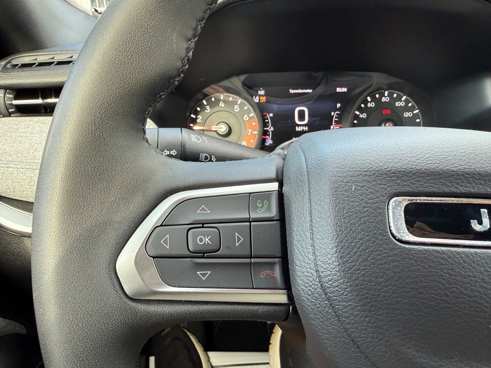 Used 2025 Jeep Compass Latitude AWD/4WD image 24