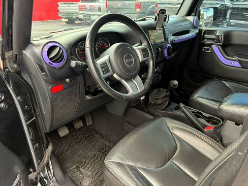 Used 2016 Jeep Wrangler Unlimited Rubicon AWD/4WD image 11