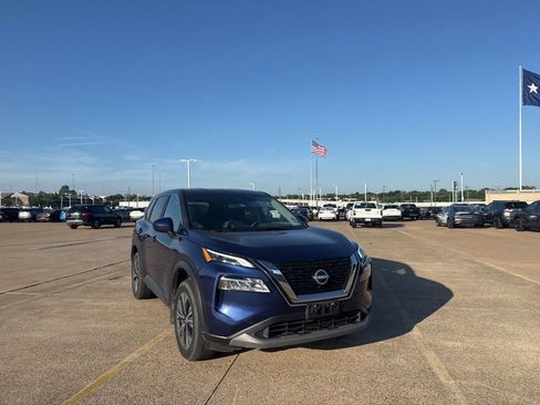 Certified 2023 Nissan Rogue SV FWD image 2