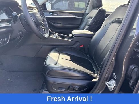Used 2023 Jeep Grand Cherokee Limited w/ Luxury Tech Group II AWD/4WD image 22