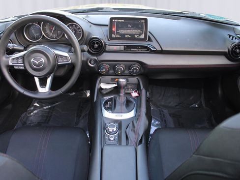 Used 2016 MAZDA MX-5 Miata Club image 3